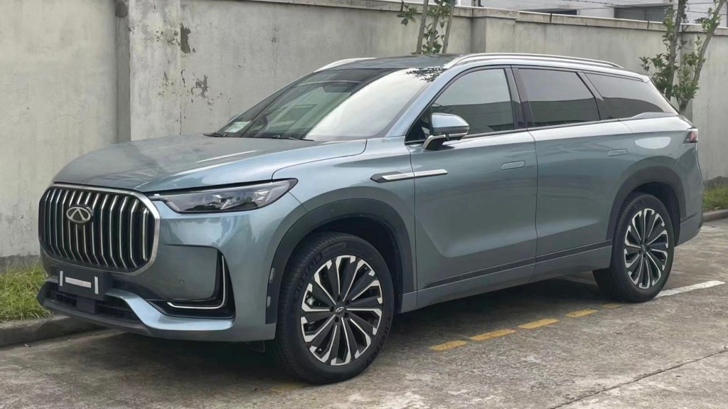 A Chery Tiggo 9 SUV parked outdoors