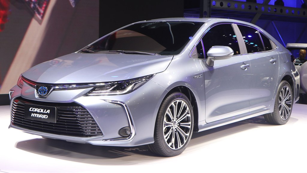 FAW-Toyota Corolla Hybrid of the current E210 generation on display at the 2018 Guangzhou Auto Show