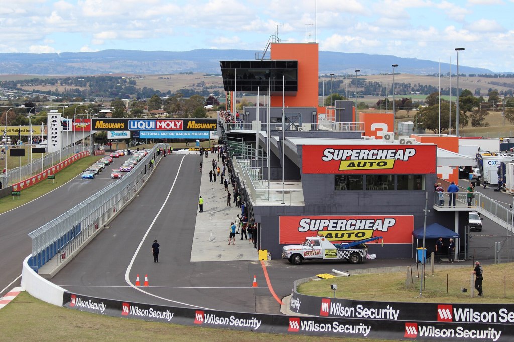 Pit straight and pit lane at Mount Panorama, Bathurst, in 2015